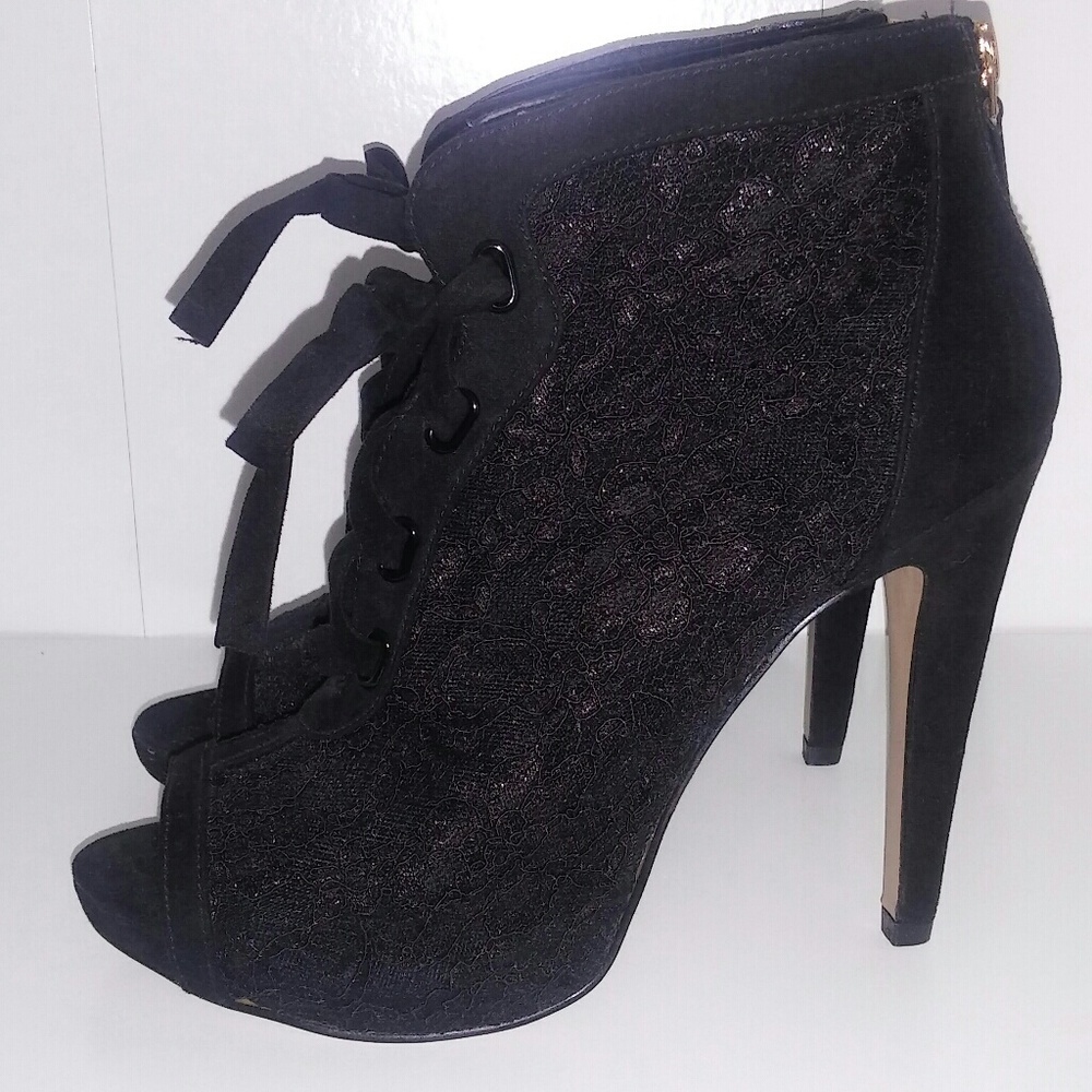 Nine West- Black Lace Peeptoe Shoes